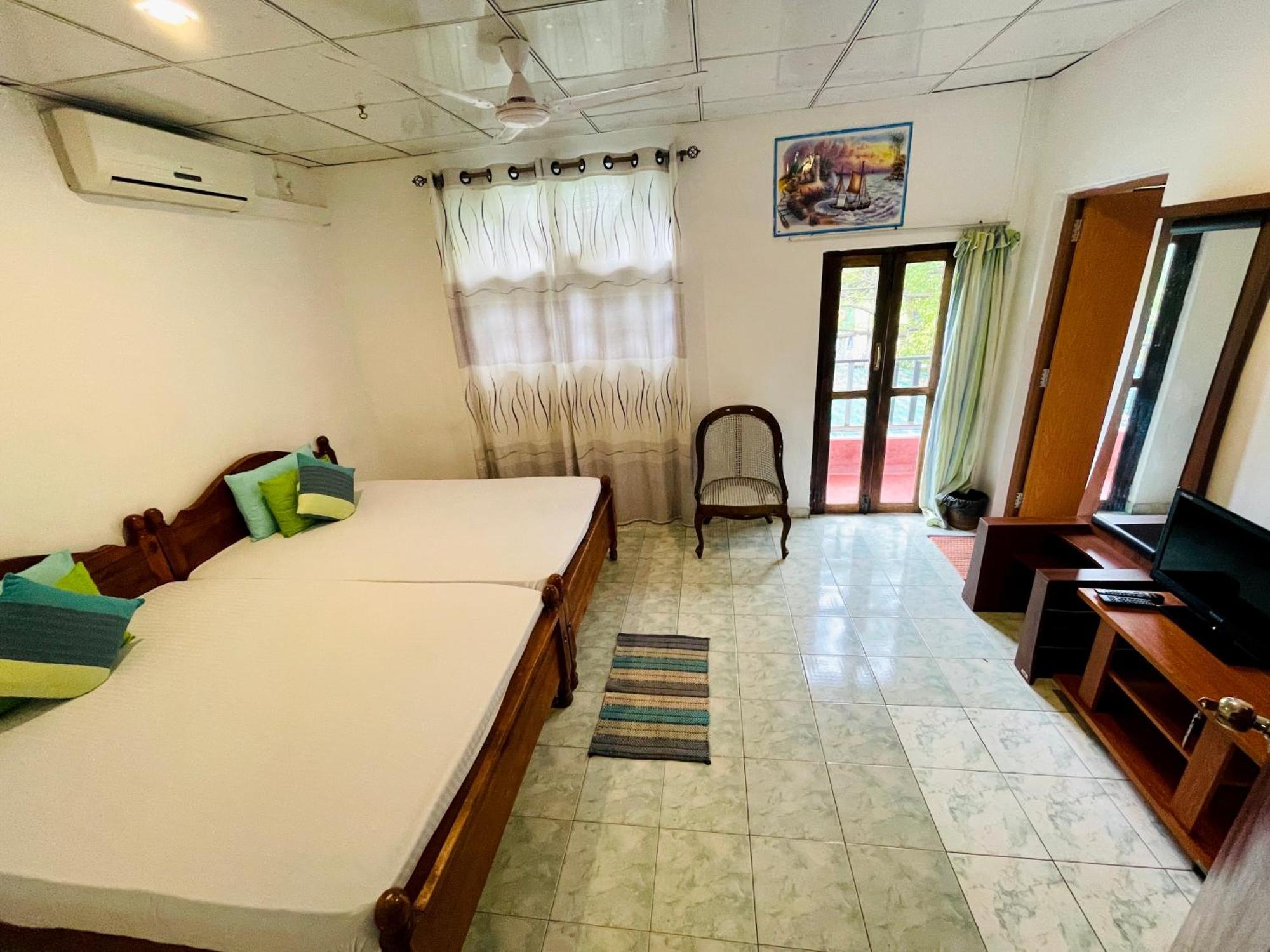Tishan Holiday Resort بولاناروفاي الغرفة الصورة